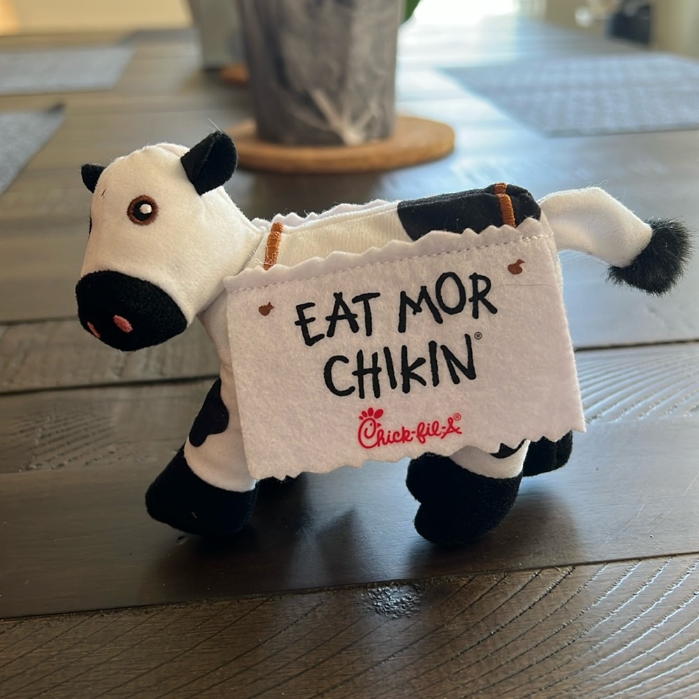 NEW Chick-fil-a eat more CHICKIN stuffed cow toy chick fil a